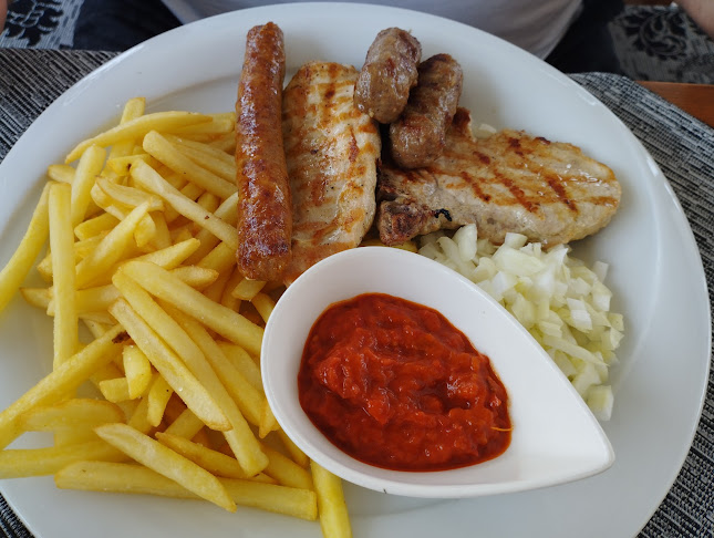 Ahipara zalogajnica, Podgora - Gastronomija i ugostiteljstvo