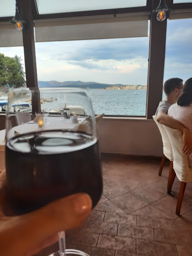 Zlatna ribica - Gastronomija i ugostiteljstvo