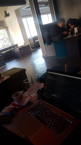 Opinii despre Blue Eyes Caffe Bar în Split - Gastronomija i ugostiteljstvo