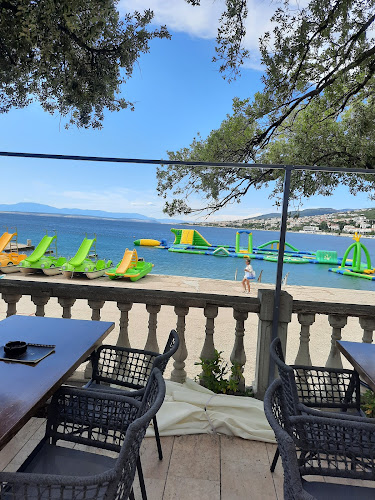 Bistro & beach bar "Tunar"