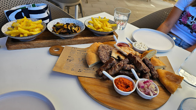 Comentarii opinii despre Bistro Petit