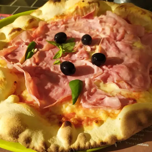 Isto Duksa - Bundek - Gastronomija i ugostiteljstvo