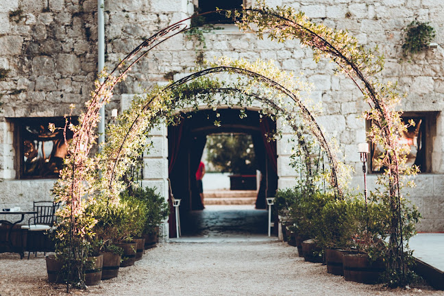 Šetalište Apolonija Zanelle 19, 21480, Vis