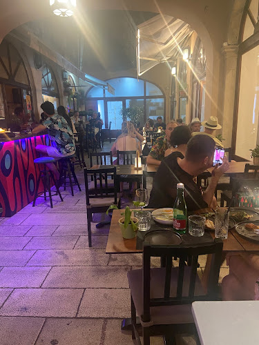 Ul. kralja Petra Krešimira lV 3, 21000, Split