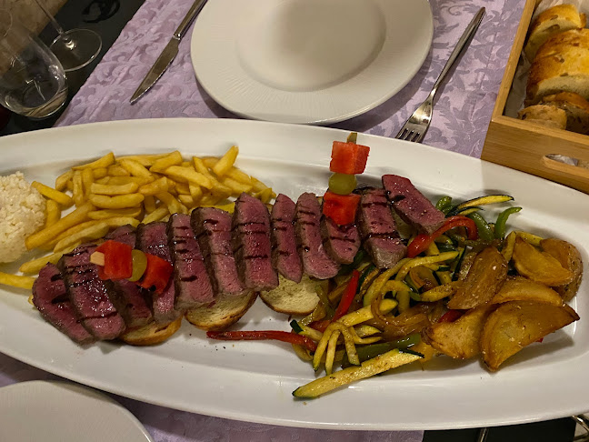 Opinii despre Zlatna Školjka în Hvar - Gastronomija i ugostiteljstvo