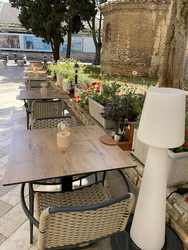 Maksimijanova ul. 14, 52100, Pula