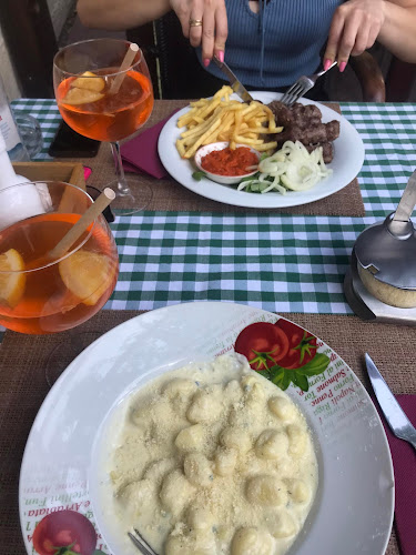 Opinii despre "Kuzina" grill & pizza în Zadar - Gastronomija i ugostiteljstvo