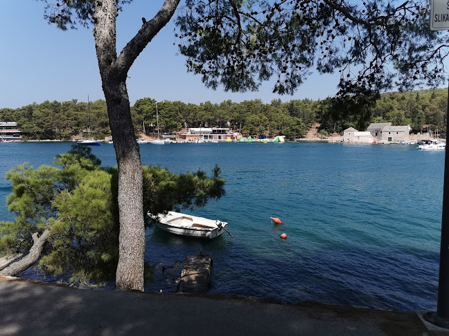 Šetalište don Šime Ljubića 7, 21460, Stari Grad