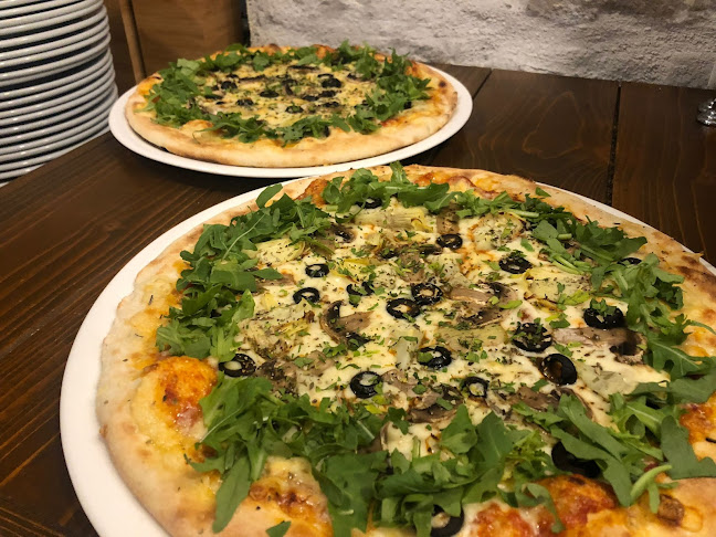 Kuzmanićeva 3, 21000, Split