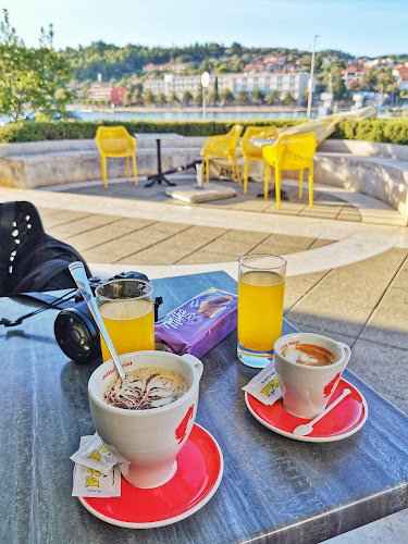 Fjaka Cafe/Bar - Gastronomija i ugostiteljstvo