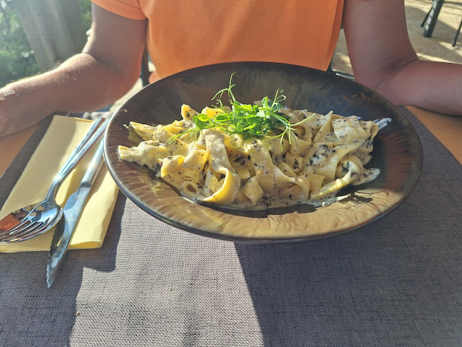 Restoran Momi - Veli Rat