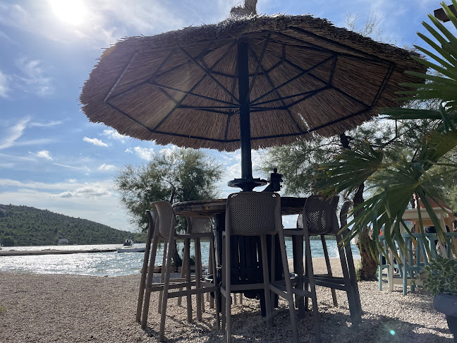 Opinii despre Beach bar Tamaris în Pirovac - Gastronomija i ugostiteljstvo