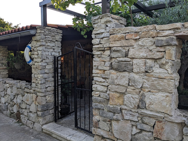 Ruže put 19, 22232, Zlarin