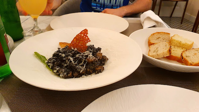 Central Kavana & Restaurant