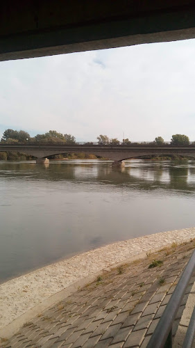 Bumbar - Gastronomija i ugostiteljstvo