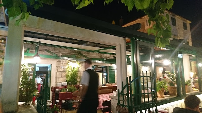 Trg fra Andrije Kačića Miošića 9, 21300, Makarska