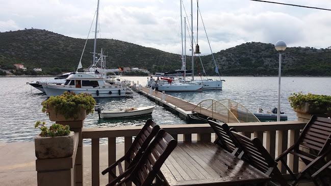 Konoba Porto Rosso - Gastronomija i ugostiteljstvo