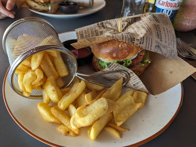 La Pentola Trattoria Makarska - Gastronomija i ugostiteljstvo