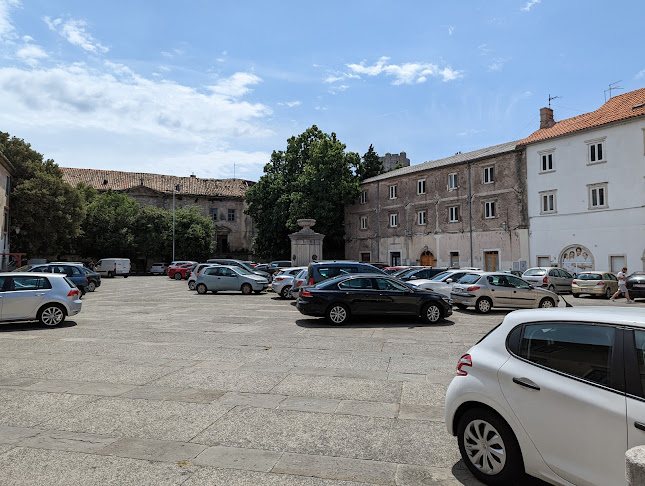 Queen's Pub - Gastronomija i ugostiteljstvo