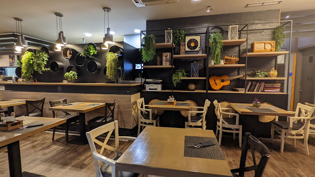 Comentarii opinii despre SidiBar, restaurant, sports & music terrace