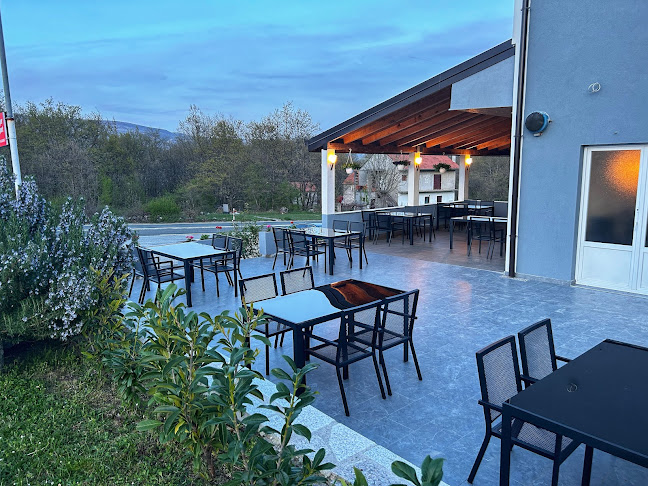 D1 294, 21233, Potravlje