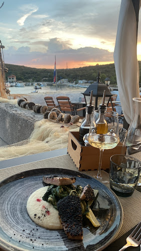 Opinii despre Konoba Kastel în Martinšćica - Gastronomija i ugostiteljstvo