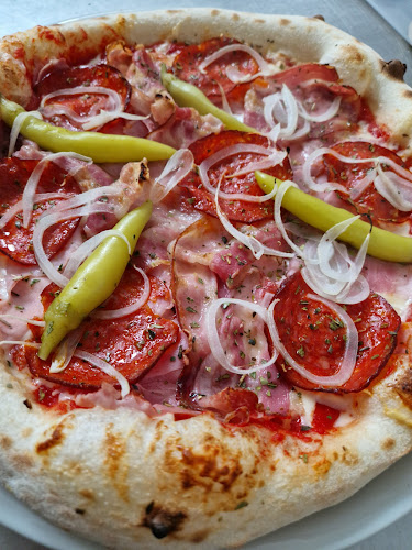 Queen M fast food - pizza