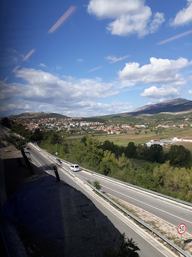 D33 70, 22320, Drniš