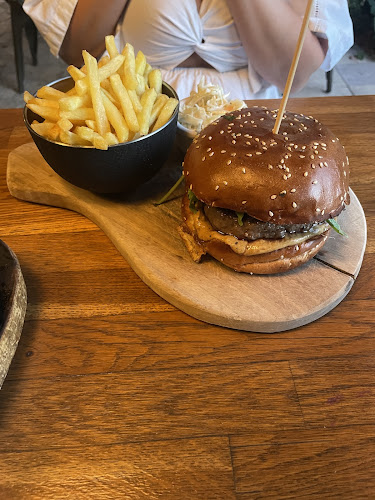 Opinii despre Garden Restaurant BBQ în Novalja - Gastronomija i ugostiteljstvo