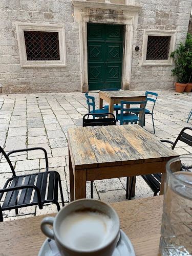 Coffee & Wine bar NaMaLo (Na Maloj Loži) - Šibenik