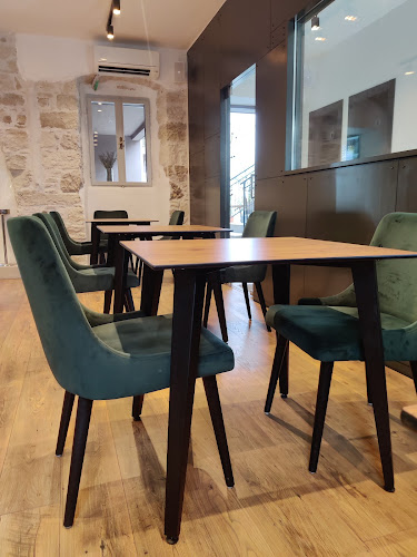 Emova ul. 12, 52100, Pula