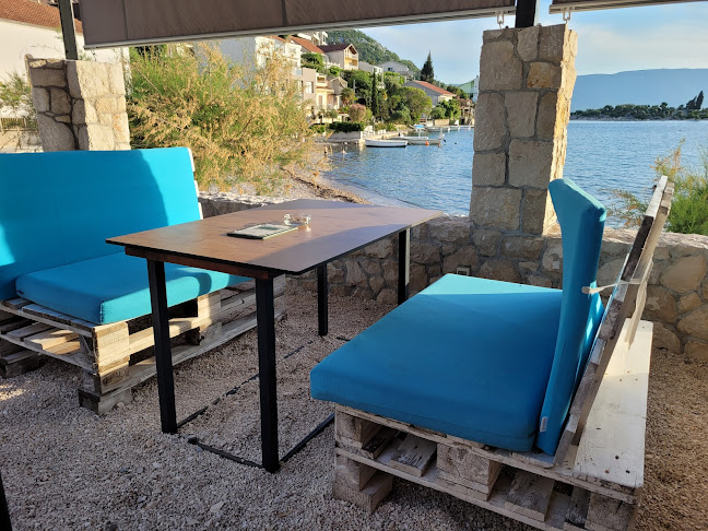 Beach House - Gastronomija i ugostiteljstvo