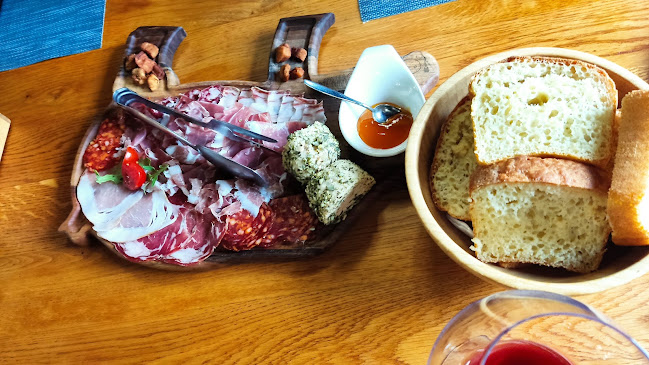 Restoran Crna svinja - Gastronomija i ugostiteljstvo