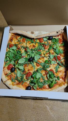 Opinii despre Restoran i Pizzeria La Rossa Knin în Knin - Gastronomija i ugostiteljstvo