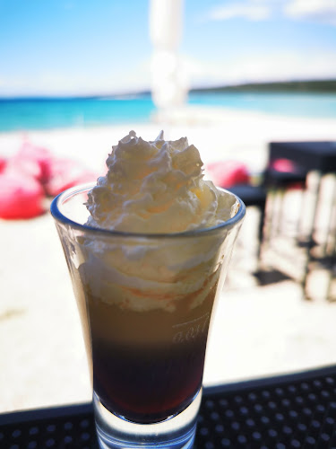 Beach Bar Babe - Novalja