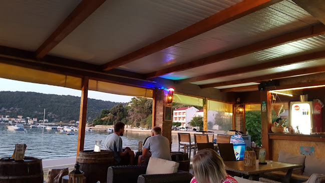 Opinii despre Beach bar Premijer în Supetarska Draga - Gastronomija i ugostiteljstvo