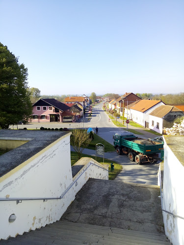 Opinii despre Caffe bar Plave Noći, Trg Kralja Tomislava 2 în Molve - Gastronomija i ugostiteljstvo