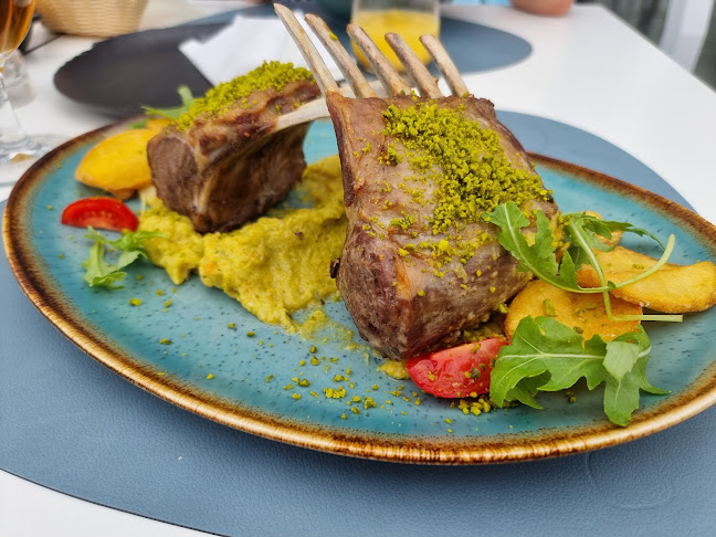 Yacht Bar & Restaurant - Gastronomija i ugostiteljstvo