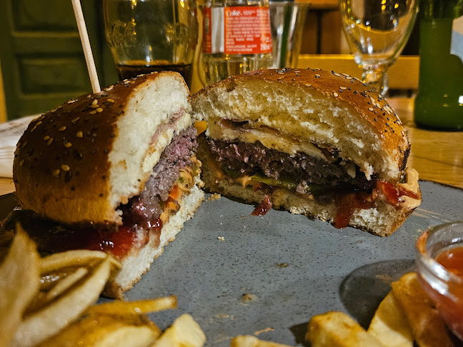 Pluto’s Burger Bar - Gastronomija i ugostiteljstvo