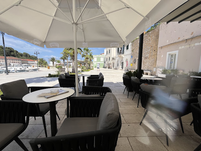 Hvar, Trg hrvatskog narodnog preporoda, 21465, Jelsa