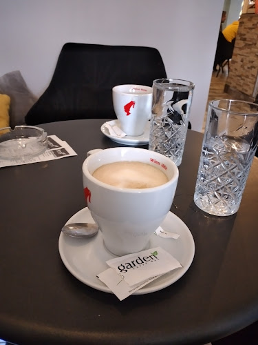 Garden caffe & cocktail bar