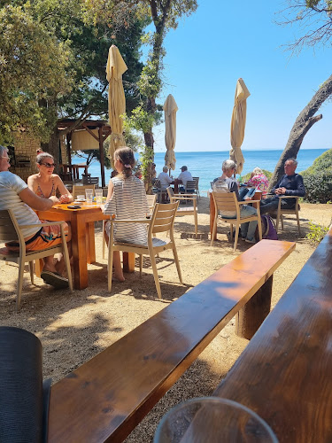 Opinii despre Žal Beach Bar & Kitchen în Kampor - Gastronomija i ugostiteljstvo