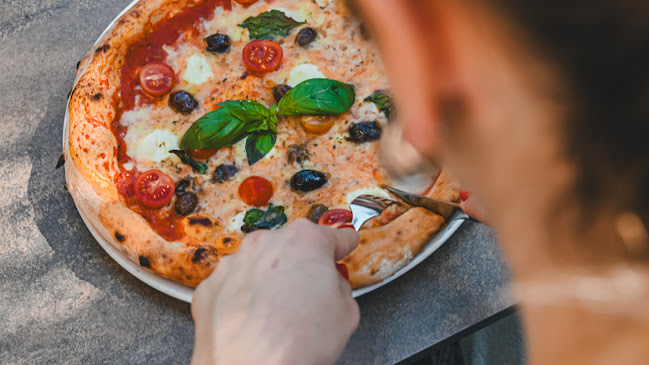 Caffe Bar Pizzeria La Riva - Gastronomija i ugostiteljstvo