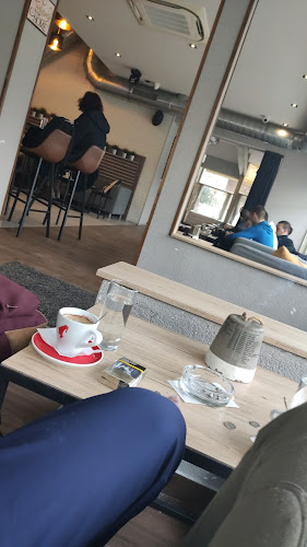 Blue Eyes Caffe Bar - Gastronomija i ugostiteljstvo