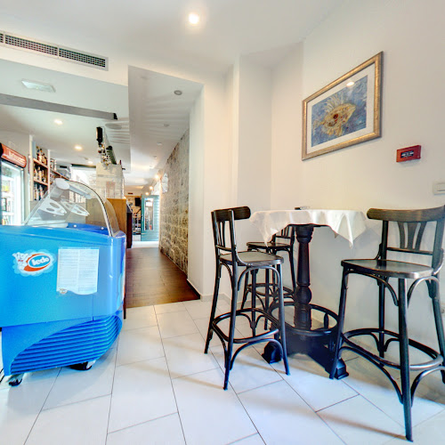 Riva 17, 21400, Supetar