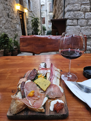 Gurme Tapas & Wine - Hvar