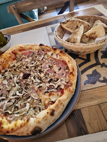 Maslina na Zelenom trgu - Gastronomija i ugostiteljstvo