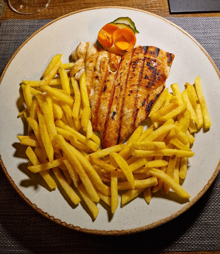 Opinii despre Pirates Kitchen seafood & steak în Omiš - Gastronomija i ugostiteljstvo