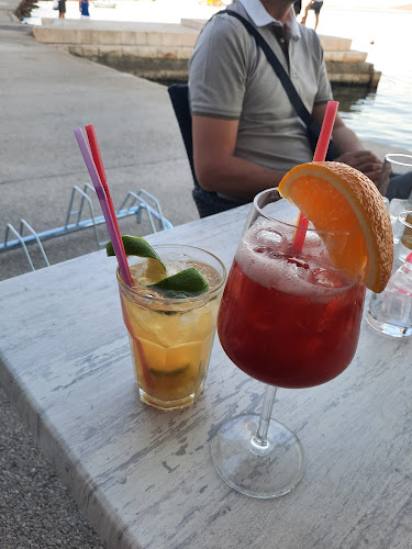 Opinii despre Caffe bar Ekvator în Kaštela - Gastronomija i ugostiteljstvo