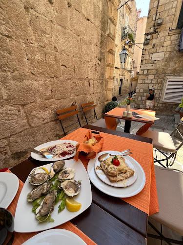 Rozario - Gastronomija i ugostiteljstvo